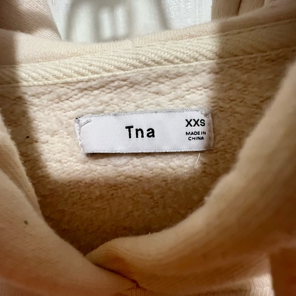 Aritzia TNA Cropped Fleece Hoodie - Picture 4 of 5